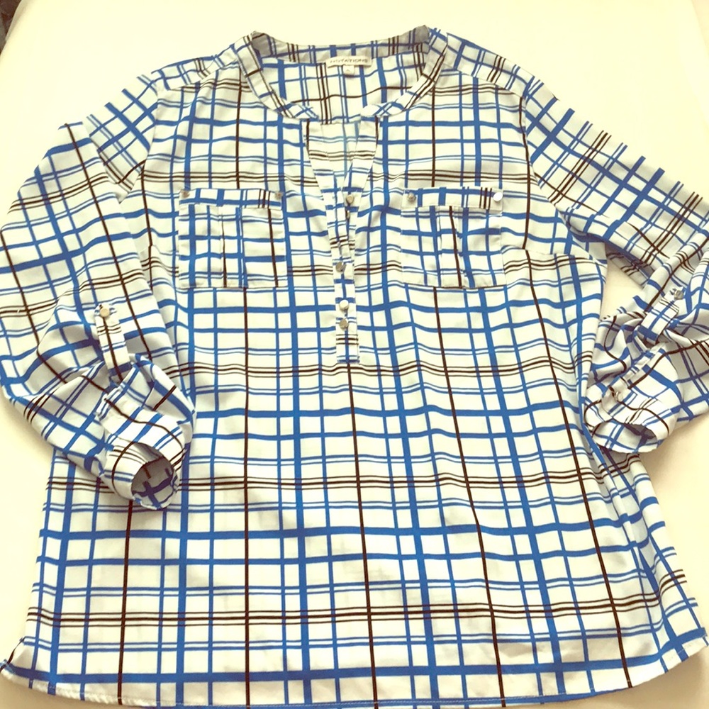 Long sleeve, mid button down top